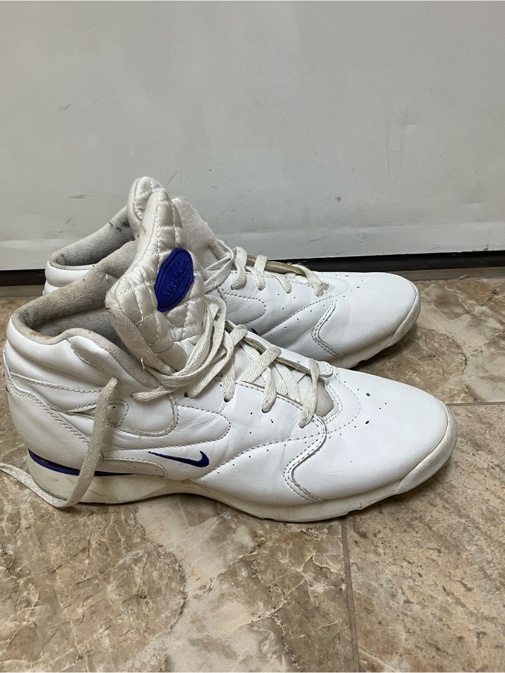 Women's Nike Vintage Airliner Size 8